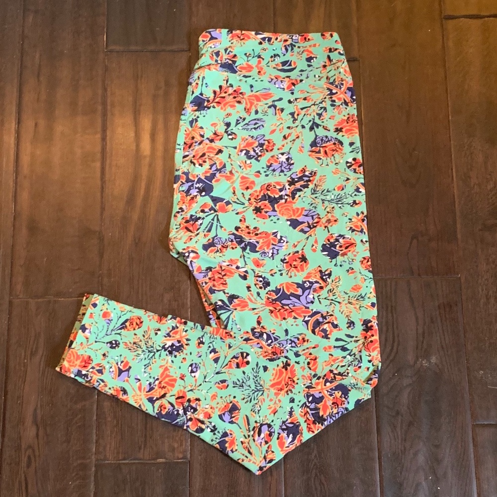 ⭐️ 2/$20 or 3/$25 Lularoe TC leggings mint floral